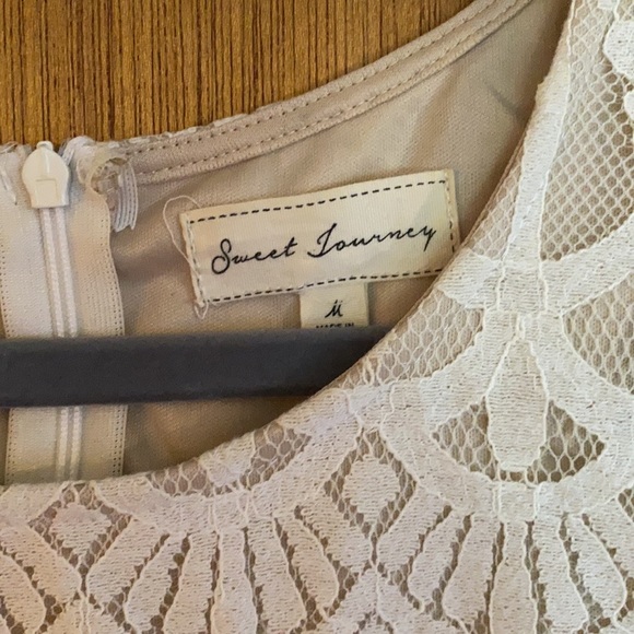White & Cream Lace Dress - Small - Picture 4 of 4